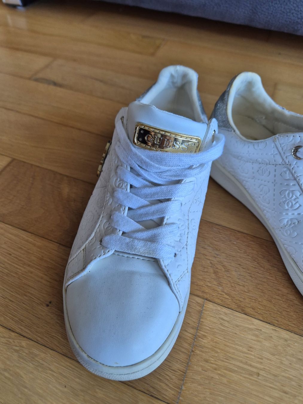 Damenschuhe: Guess Sneaker   Gr. 37   weiss – Gebraucht aus Brugg AG von F_v_m 2