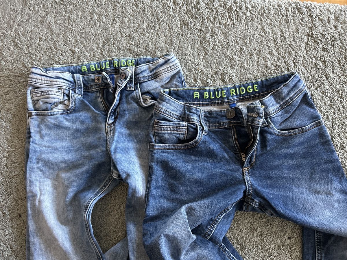 We Pantalons: WE jeans gr.128 +134 – D'occasion à Biel/Bienne par Laurencemathys