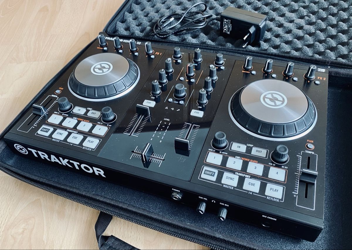 Traktor Mischpulte: Traktor Kontrol S2 MK2 DJ Controller - Top Zustand! – Gebraucht aus grenchen von djelritmo