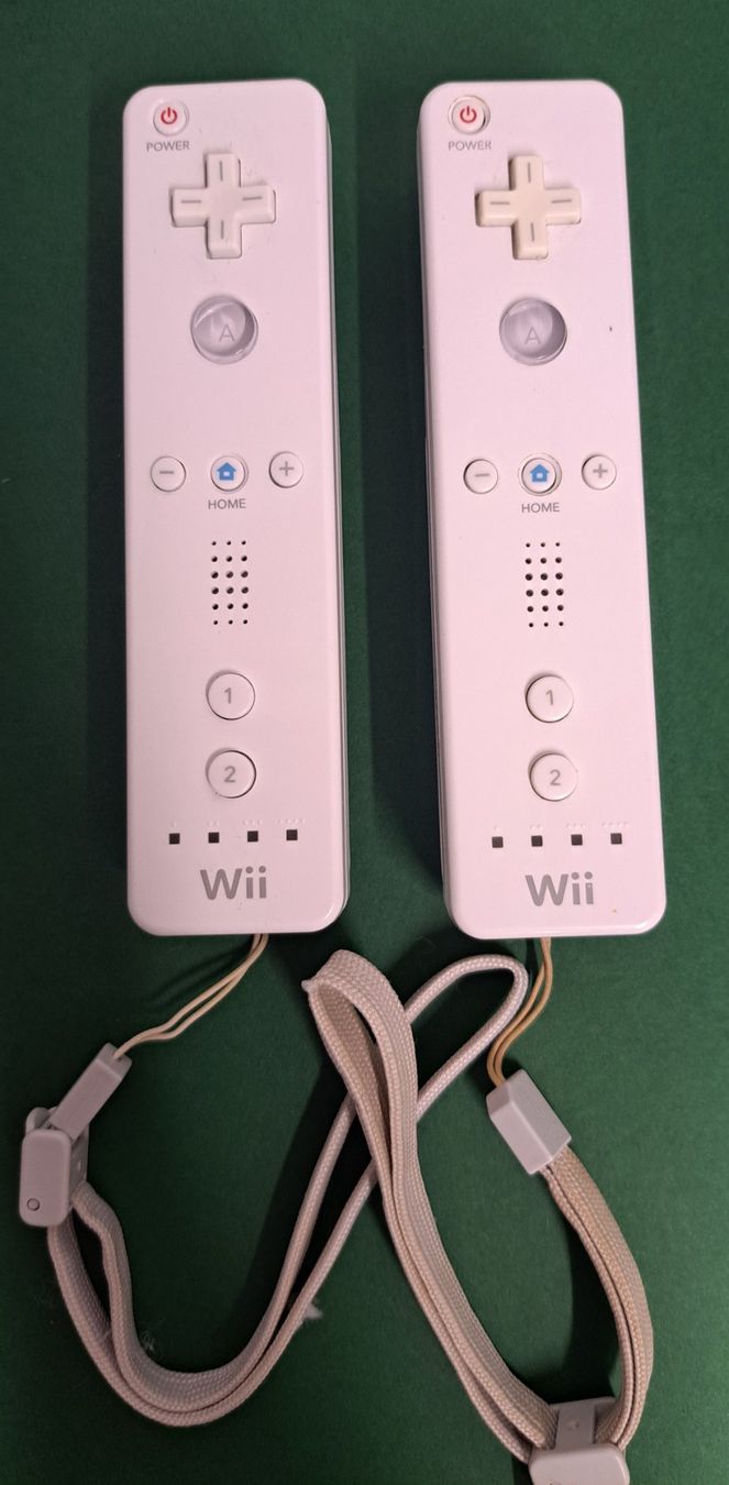 Nintendo Controller: Nintendo wii Controller 2x – Usato da Biel/Bienne venduto da Sasha4u 1