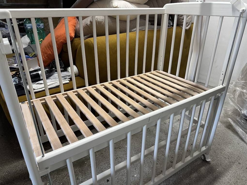 Letti: Babybett / Gitterbett  – Usato da Lengnau BE venduto da MarinoT 4
