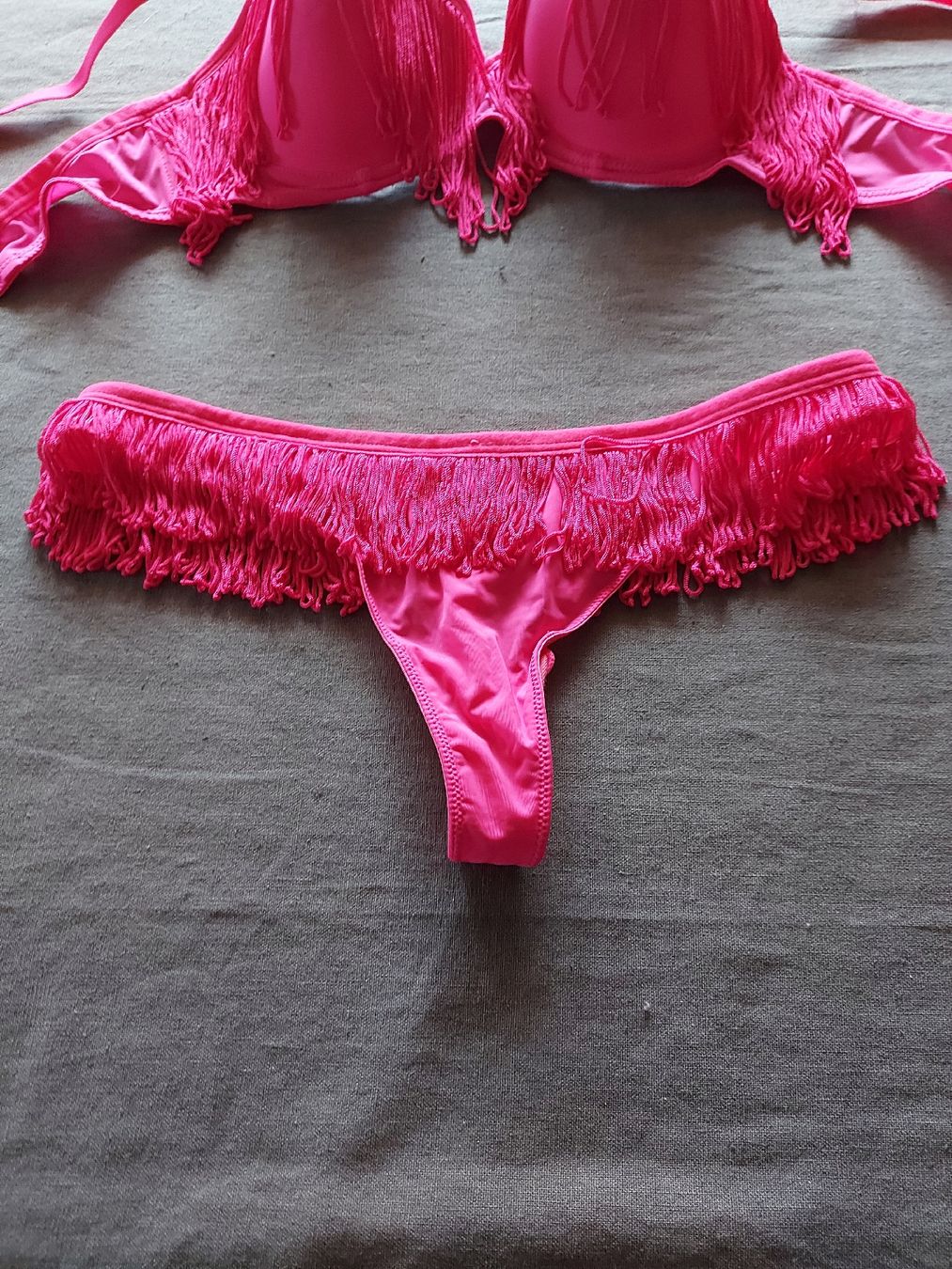 Badekleider & Bikinis: bikinn String rose à franges 75B  S – Gebraucht aus VUADENS von momy 1