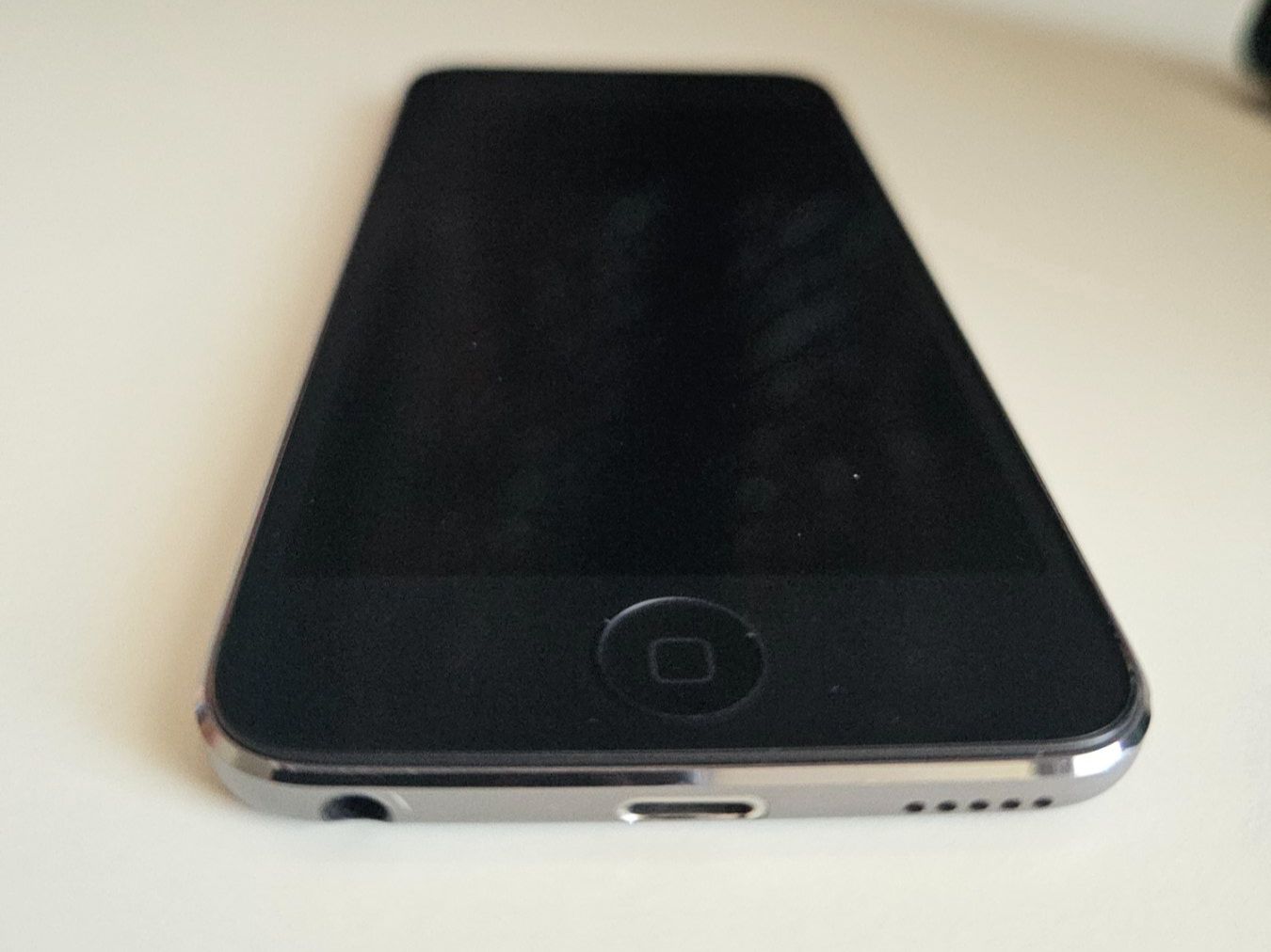 Sony Telefoni cellulari / Smartphones: Ipod touch 5G mit Sony wireless Dockingstation – Usato da Seuzach venduto da hwulf 1