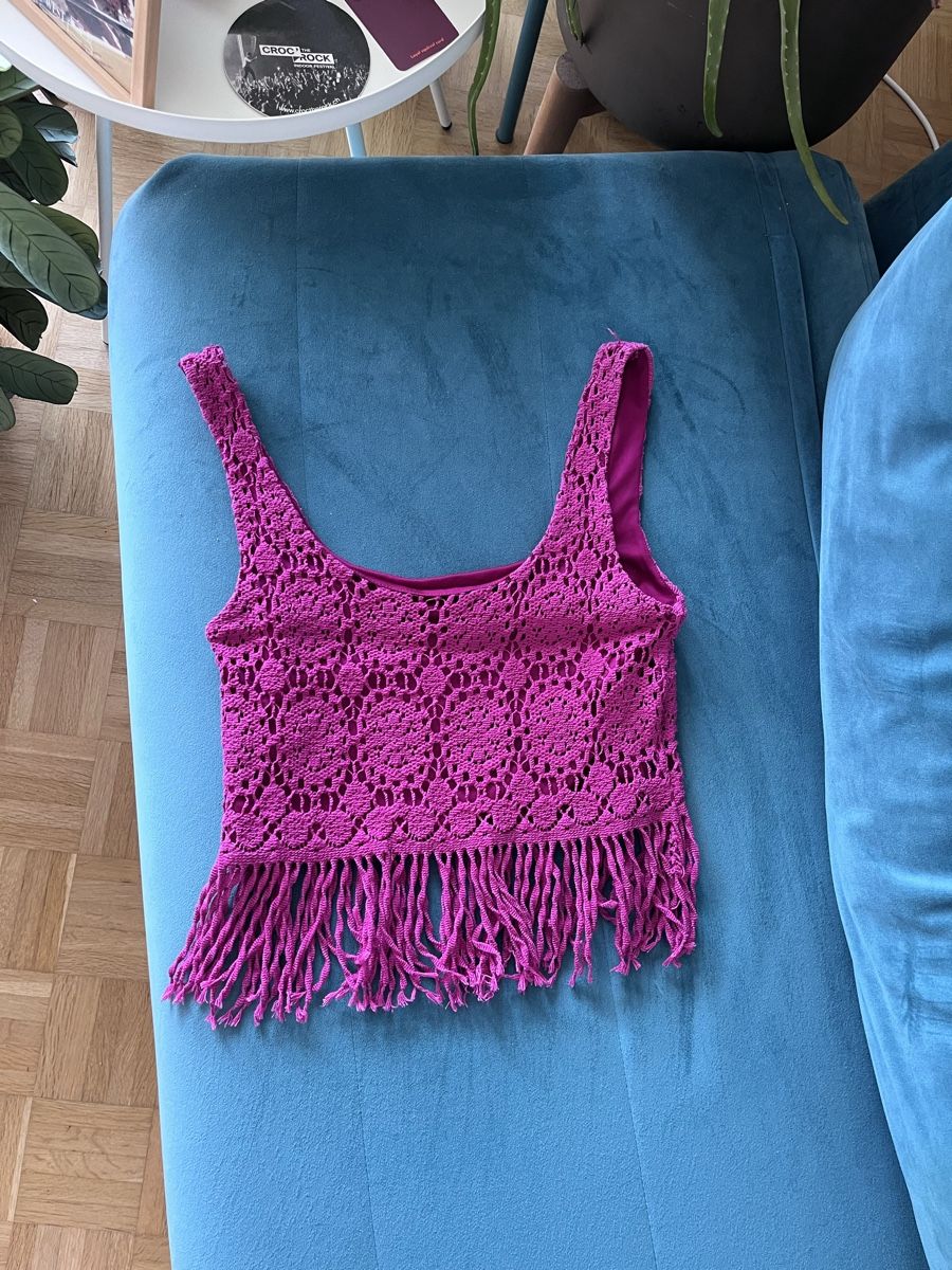 Top: Pink crop top TS – Usato da Lausanne venduto da jen_jeon 1