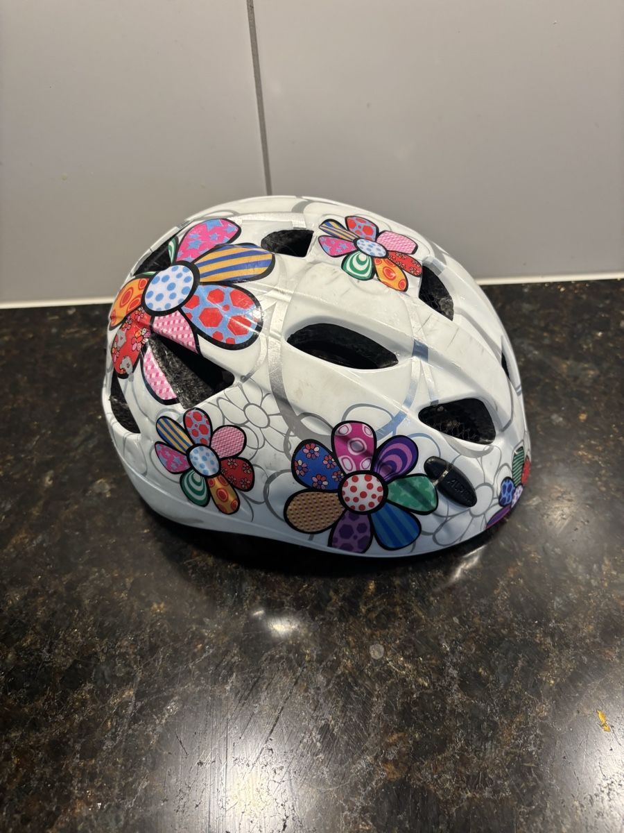 Alpina Casques: Alpina Kinder Velohelm  – D'occasion à Wimmis par Soccerfanshop