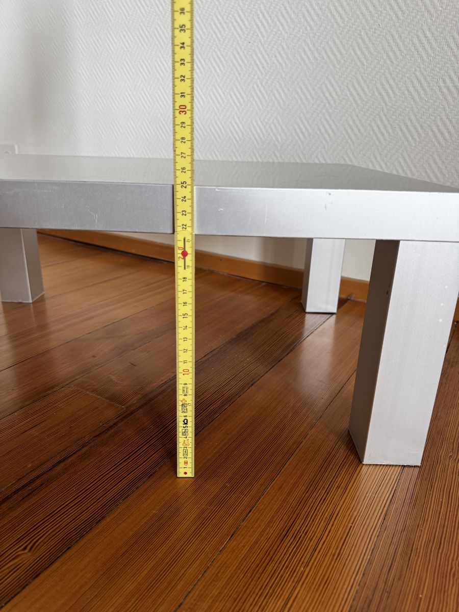 Comodini: Nachttisch / Couchtisch silber – Usato da Zürich venduto da Leined 1