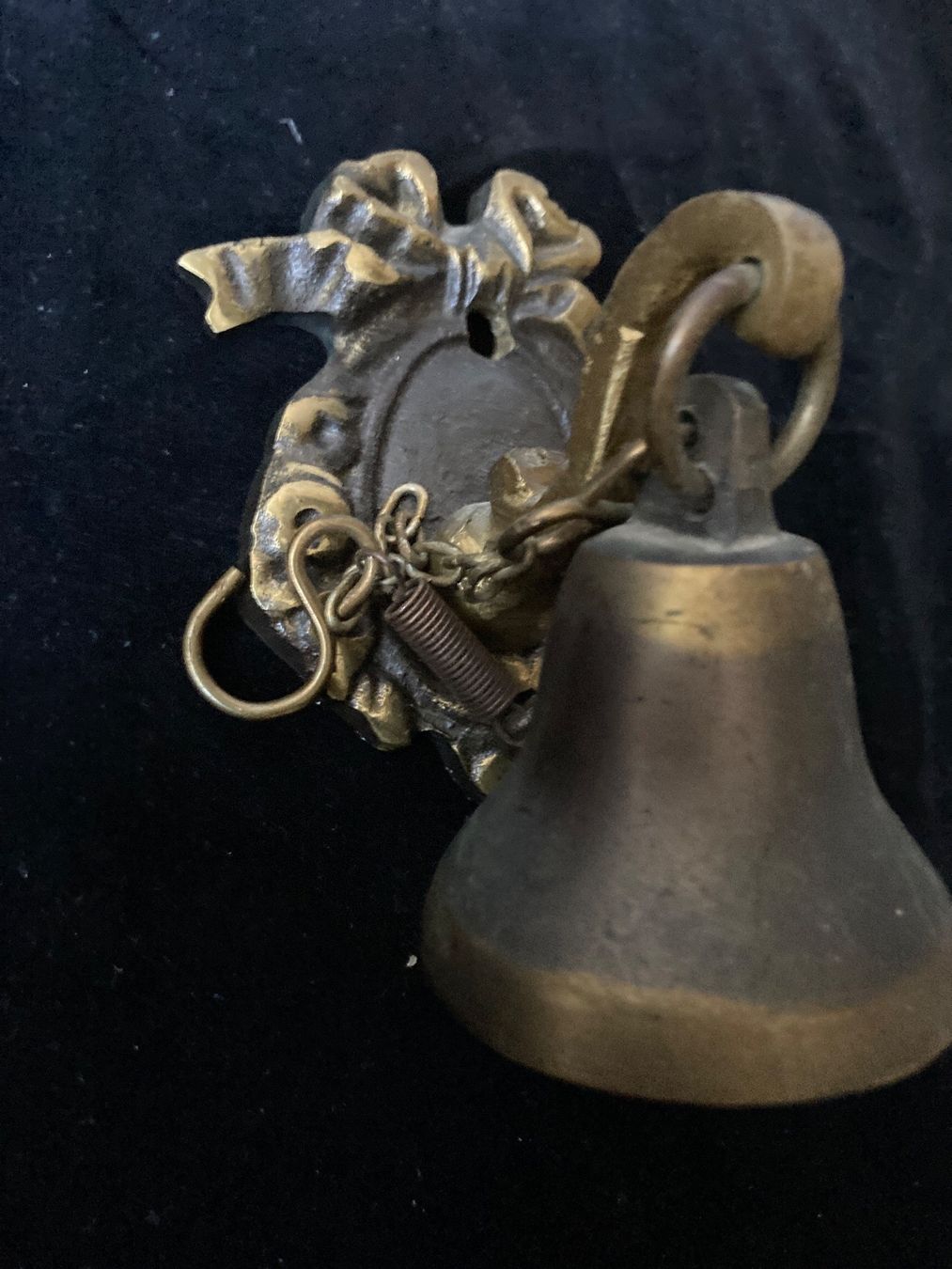 Cloches & sonnailles: Kleine Wand-Glocke aus Messing oder Bronze – D'occasion à Zürich par Chaeffeler 1