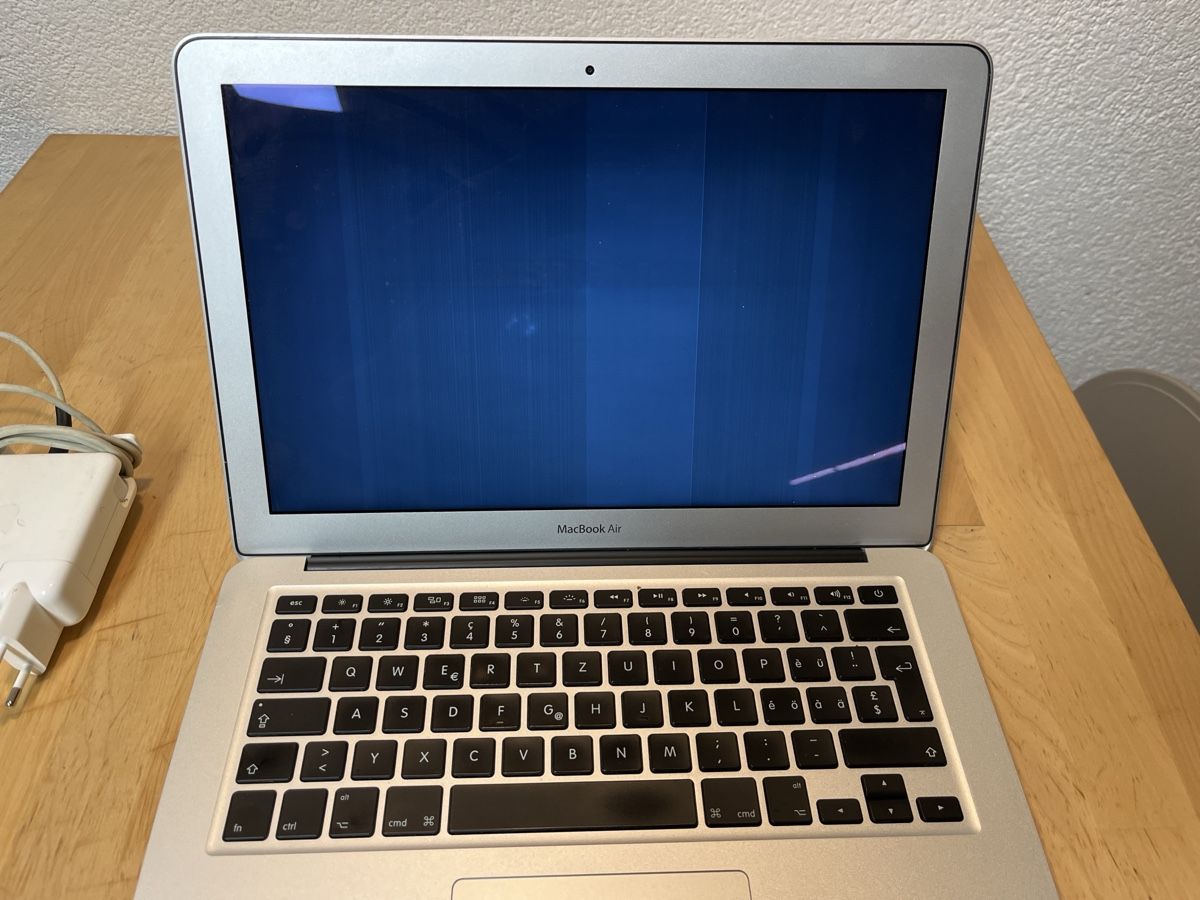 Apple Notebook: MacBook Air 15 Zoll – Difettoso da Rütihof venduto da mickymaus 1