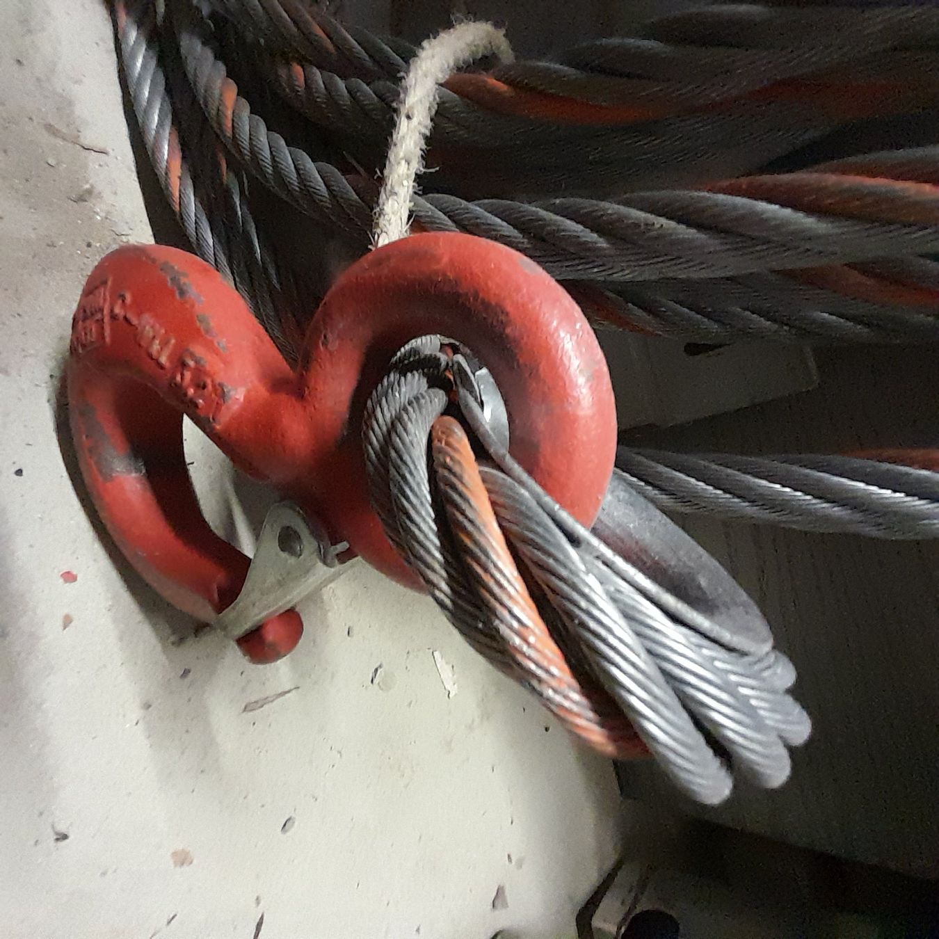 Ferramenta: Stahlseil mit Hacken, 20 Meter lang, 16mm dick – Usato da Orpund venduto da 118302 1