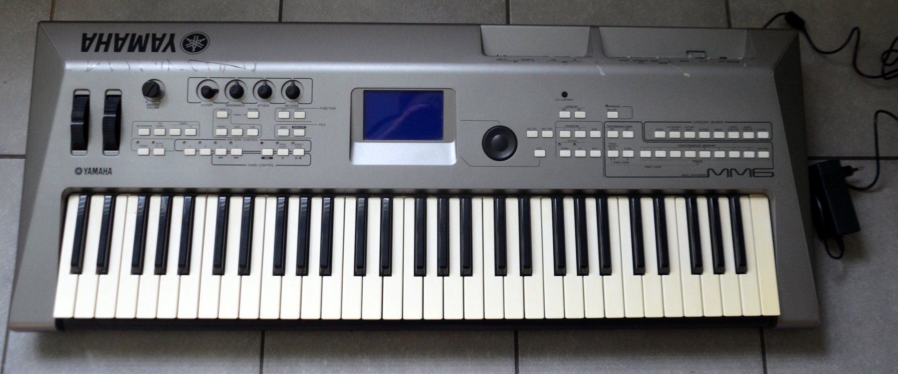 Yamaha Strumenti musicali: Yamaha MM6 Digital Piano Keyboard – Usato da Collonges venduto da arashee