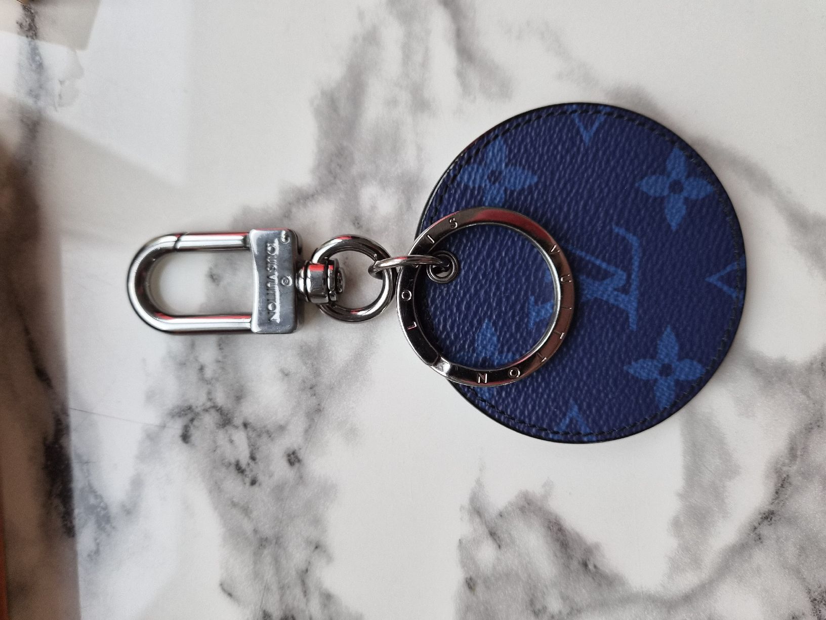 Louis Vuitton Schlüsselanhänger & - bänder: Louis Vuitton Monogram Round Keychain new! – Neu und originalverpackt aus Immensee von jan_9rzs 4