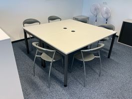 Konferenzraumtisch mit 6 Stühlen