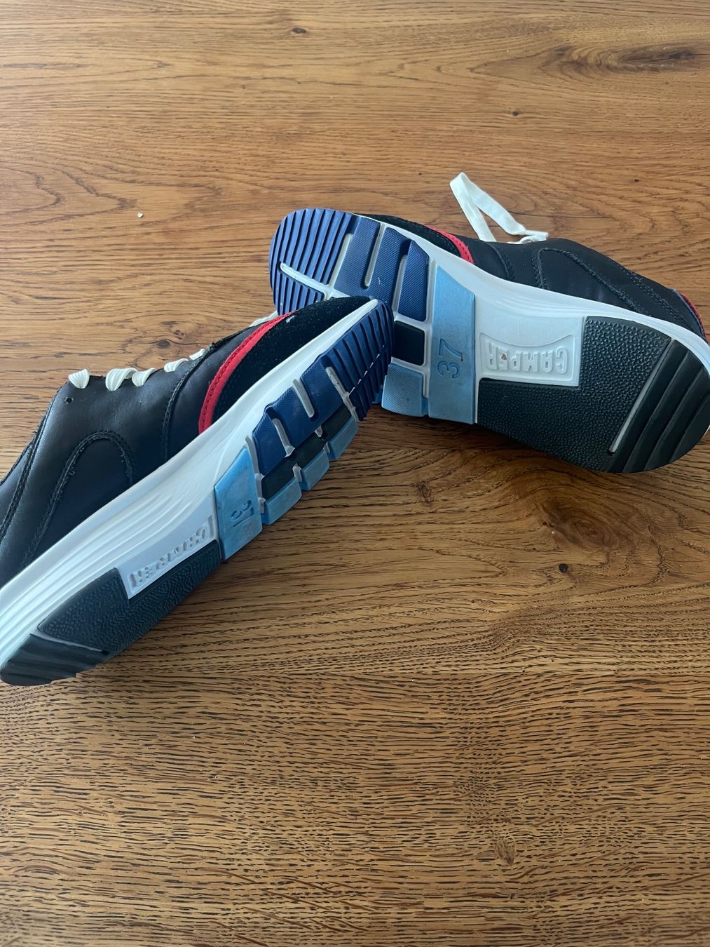 Camper Scarpe da donna: Schwarze Camper Sneakers – Usato da Stans venduto da valeriamanuela 1