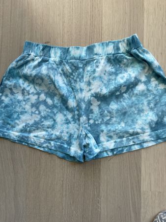 Sommerliche Shorts, Batik Muster, Gr. 128/134  neuwertig