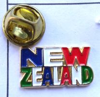 Pin NEW ZEALAD Schrift farbig