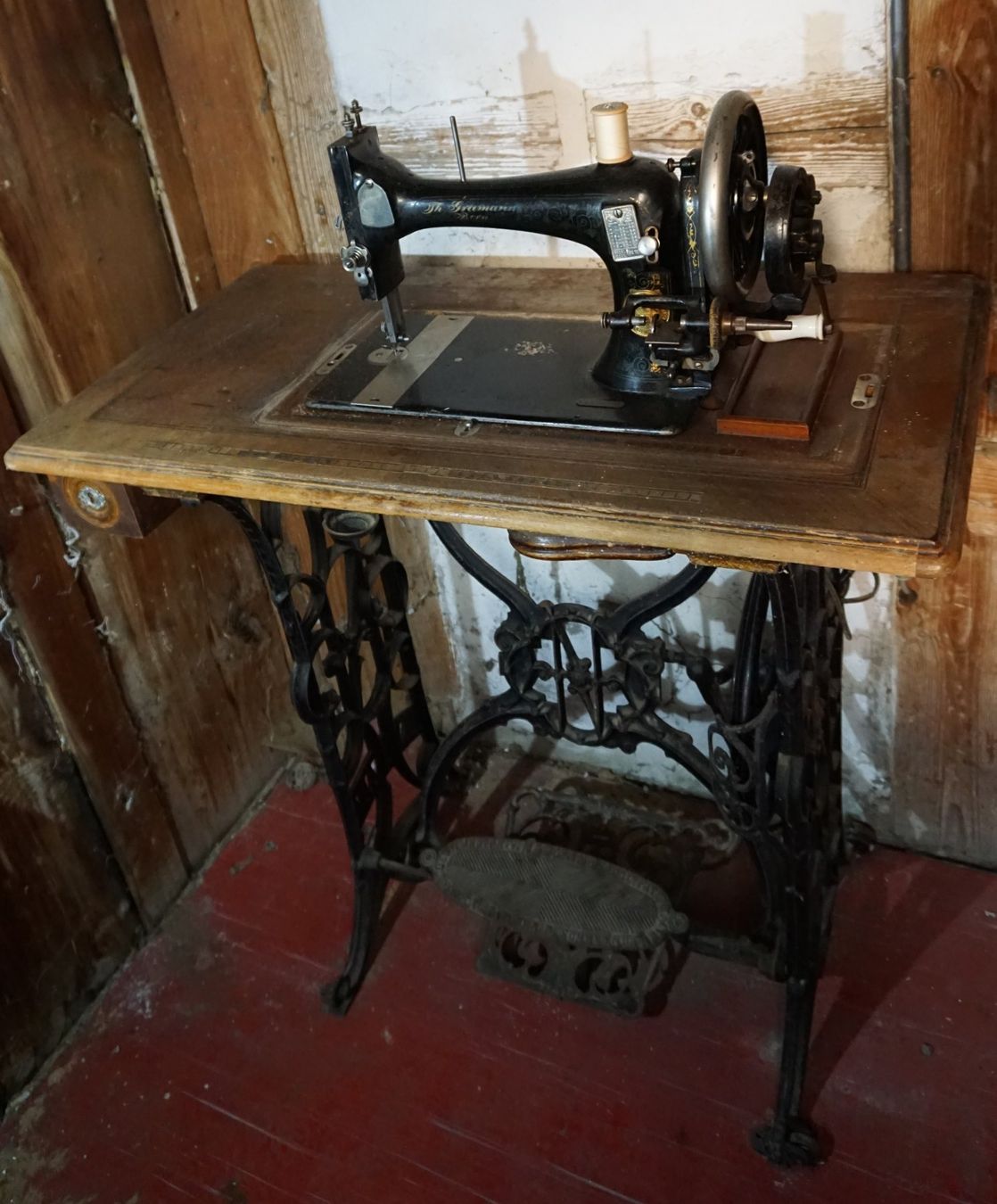Macchine da cucire: Schiffchen Nähmaschine von Naumann – Usato da Bern venduto da reb_crl9