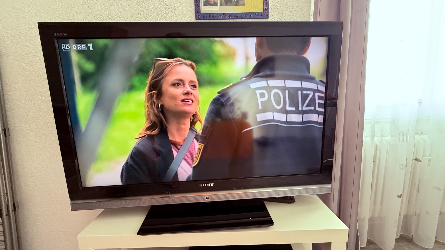 Sony Fernseher: Fernseher 40" Sony Bravia + Möbel + DVD – Gebraucht aus Gümligen von caesar07