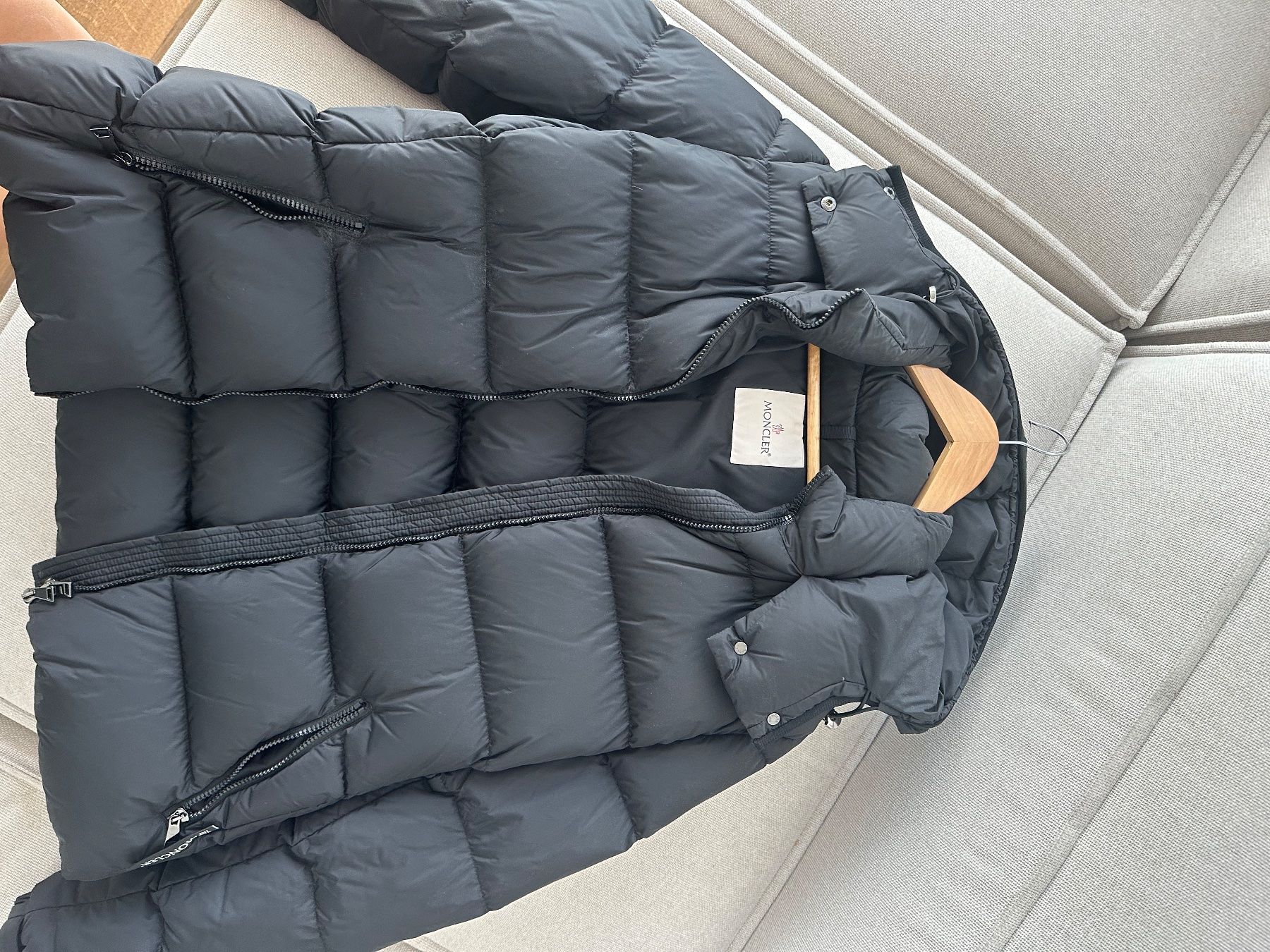 Moncler Giacche: Moncler Daunenjacke schwarz – Usato da Winkel venduto da Stankocuk