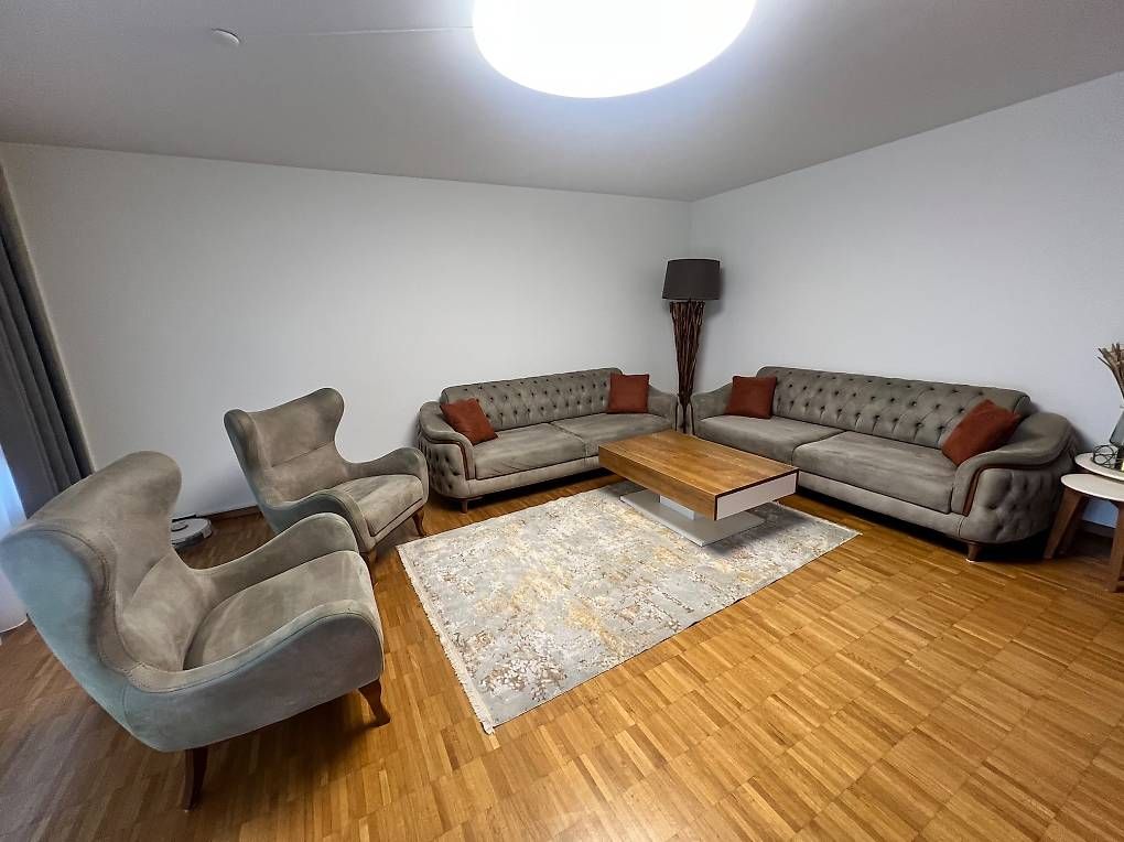 Divani: Schönes Sofa Set 3+3+1+1 – Usato da Fällanden venduto da benjamin335