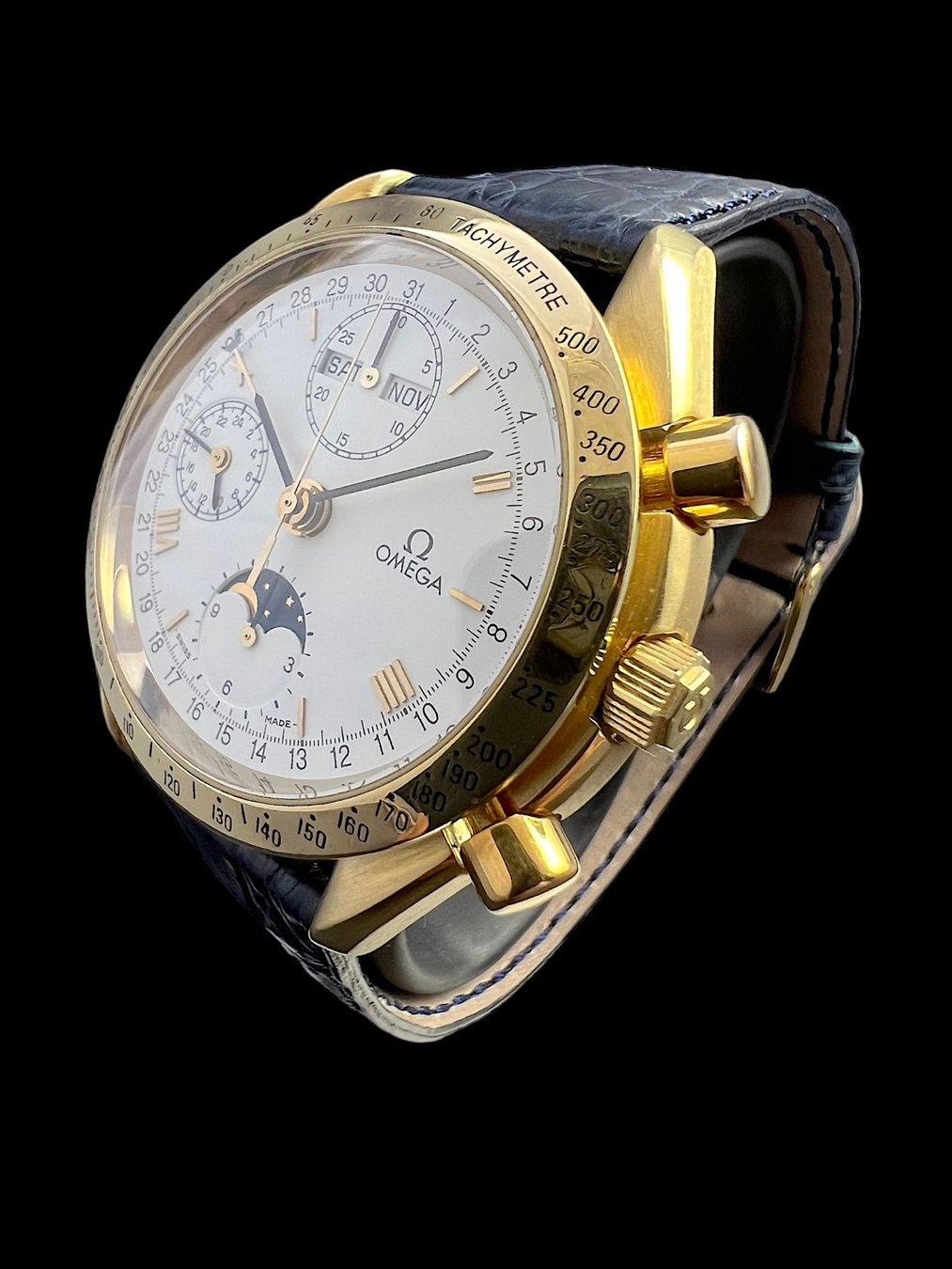 Omega Orologi: Omega Speedmaster Triple Date Mondphase Automatic 18k *U503 – Usato da Zürich venduto da GalerieInauen 2