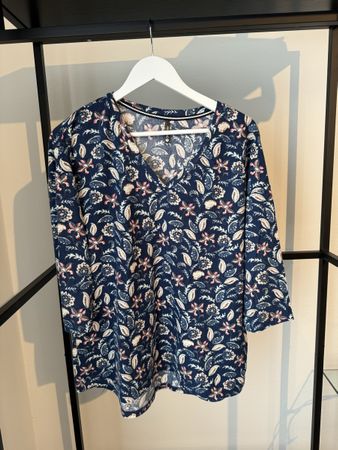 Chicoree Pullover, Gr. XL, blau mit Blumenmuster, Top Zustan