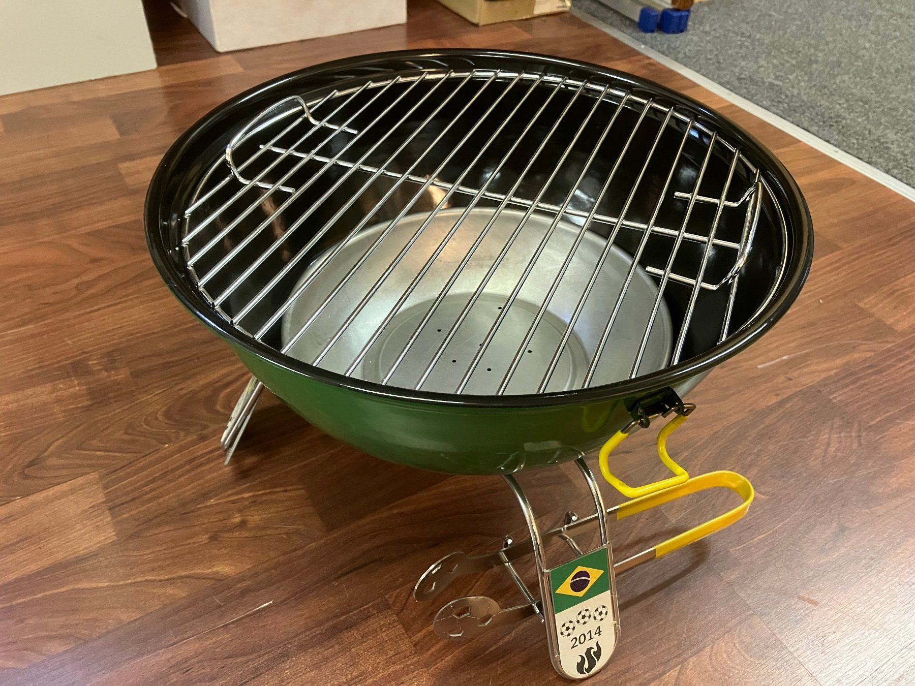 Griglie: Holzkohlengrill "Brasilien" – Nuovo (secondo la descrizione) da Zürich venduto da wholzgang 1