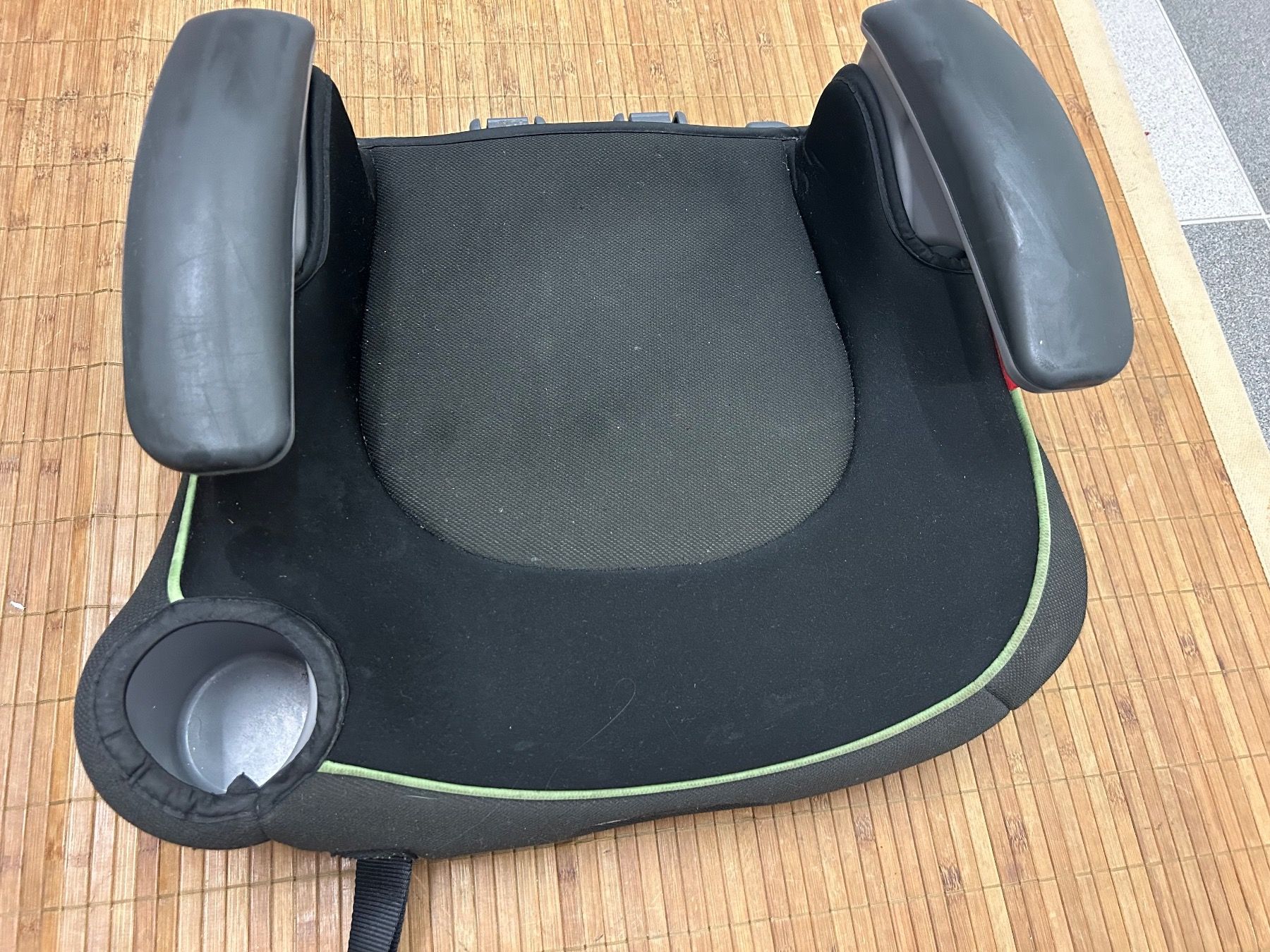 Seggiolini per auto: Kindersitz für Auto mit Getränkehalter – Usato da Wohlen b. Bern venduto da Beppe99
