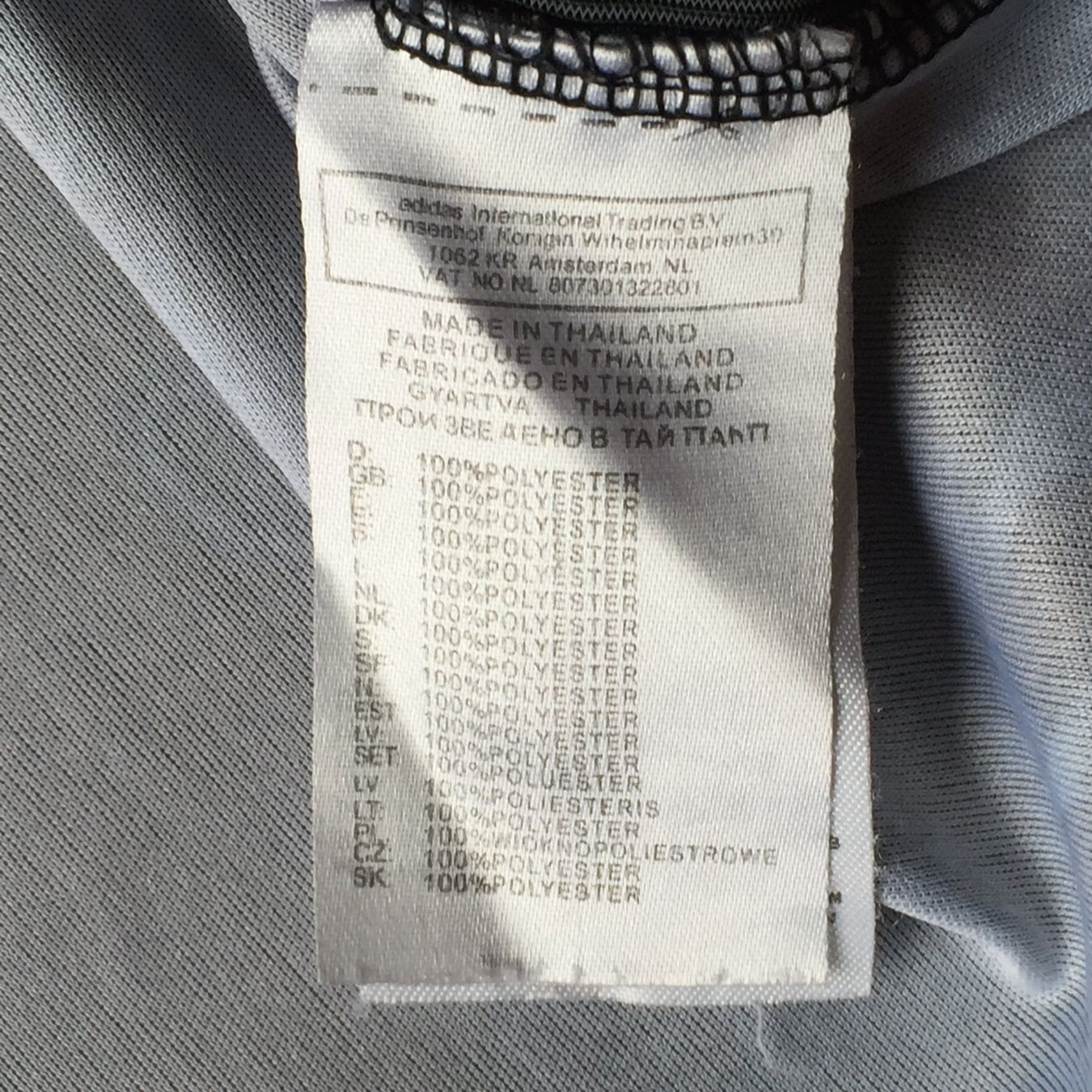 Real Madrid Canottiere & Pantaloni: Jersey Third Real Madrid Black Men M – Usato da Genève venduto da ang_7j7j 4