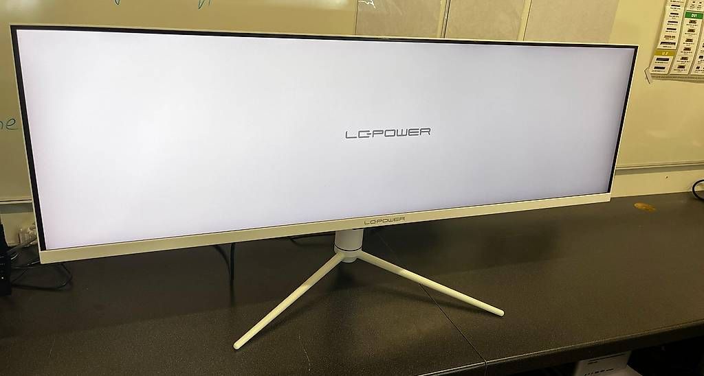 Monitore: Monitor LC-M44-DFHD-120 - 43.8" Flat Screen von LC-Power – Gebraucht aus Löhningen von Divemisli