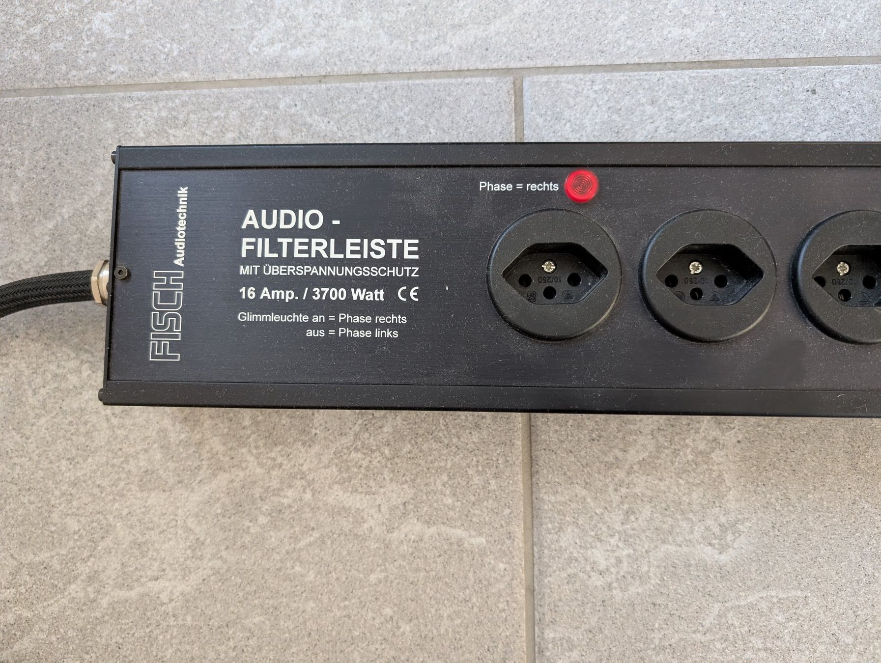Spine: Fisch Audiotechnik Audio-Filterleiste 8x CH-Stecker – Usato da Root venduto da TimeWalker 1