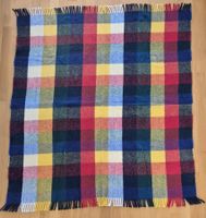 Farbenfrohe Decke, kuschelig weich / 1,40 x 1,30 m