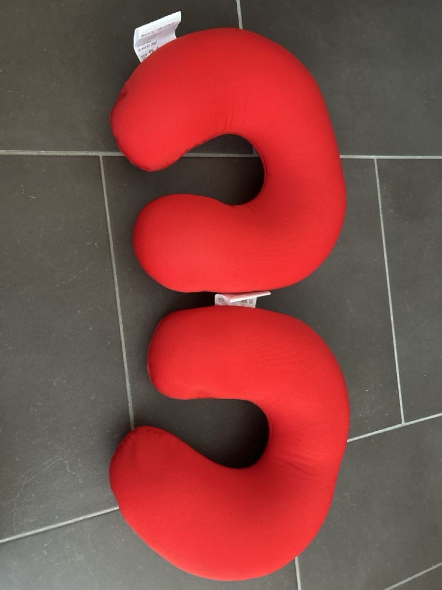 Kissen: 2 Nackenkissen – Gebraucht aus Winterthur von Guizza93 1