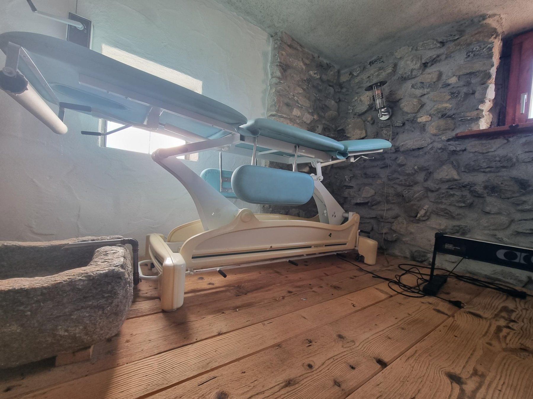 Dispositivi per massaggi: Table de massage électrique professionnelle LINAK CB9000AE1+ – Usato da Arbaz venduto da Sberclaz01 1