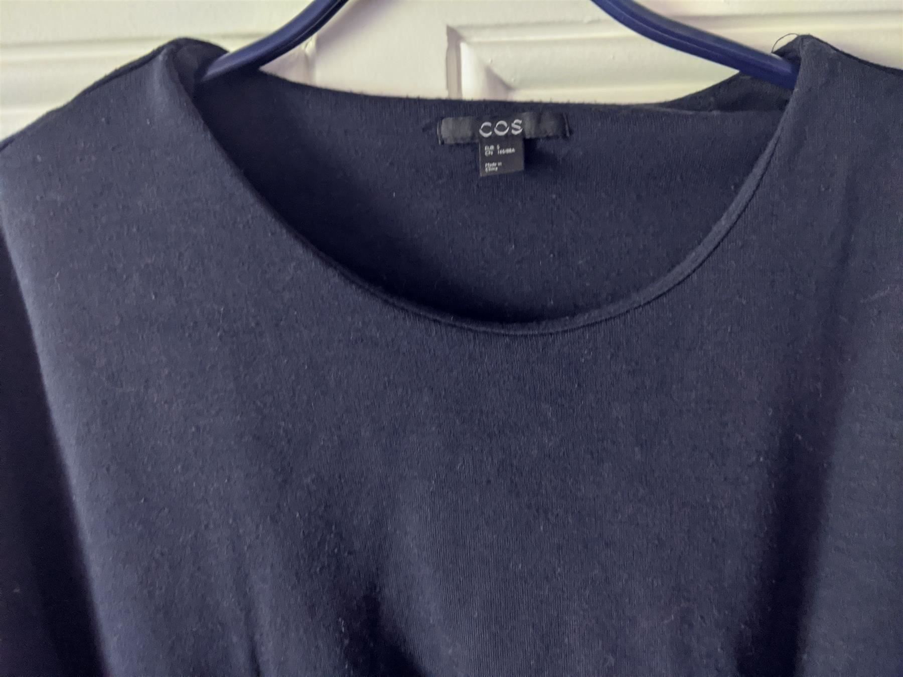 Cos Pulls & Sweat-shirts: COS : Pull marine drapé S-M-L – D'occasion à Petit-Lancy par lilycerise 2