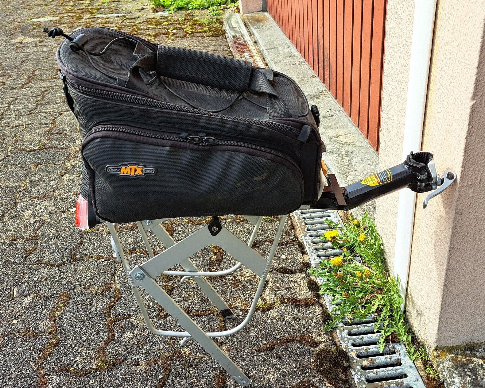 Pezzi di ricambio: Bike Träger mit Tasche – Usato da Bubendorf venduto da wpi_lv5y