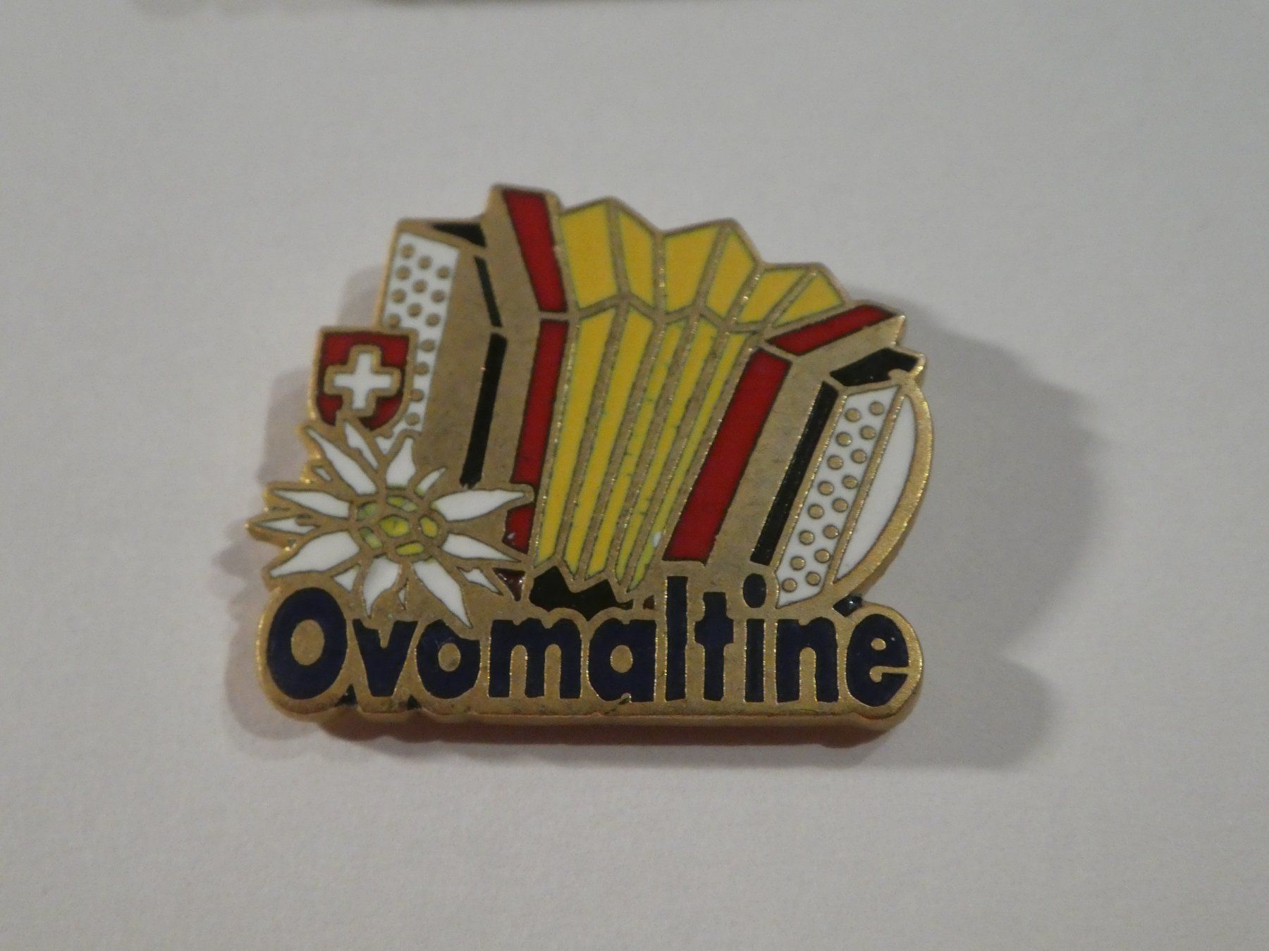 Ovomaltine Placchette & Badge: Pin Ovomaltine, Schwyzerörgeli – Usato da Andelfingen venduto da Annegret06