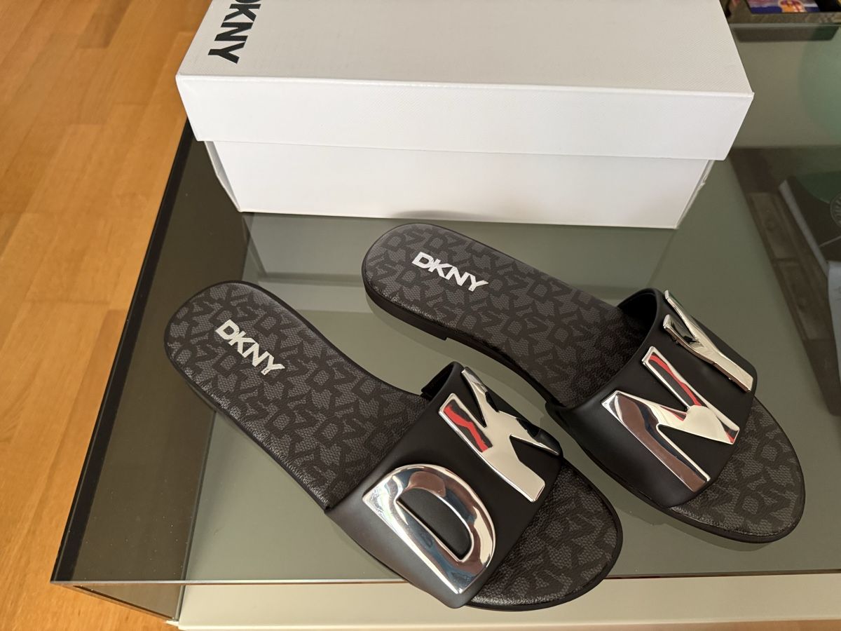 DKNY Scarpe da donna: DKNY Pantoletten  Grösse 40  Neu – Nuovo e nell'imballaggio originale da Thun venduto da Vesna27