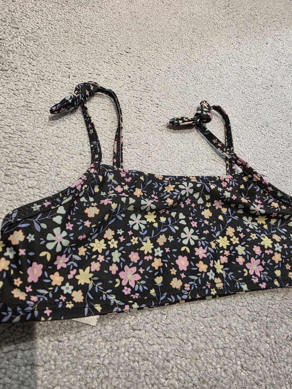 Primark Maillots de bain: Bikini Primark Kinder Blumenmuster, Grösse 110 – D'occasion à Toffen par ver_x68f 2