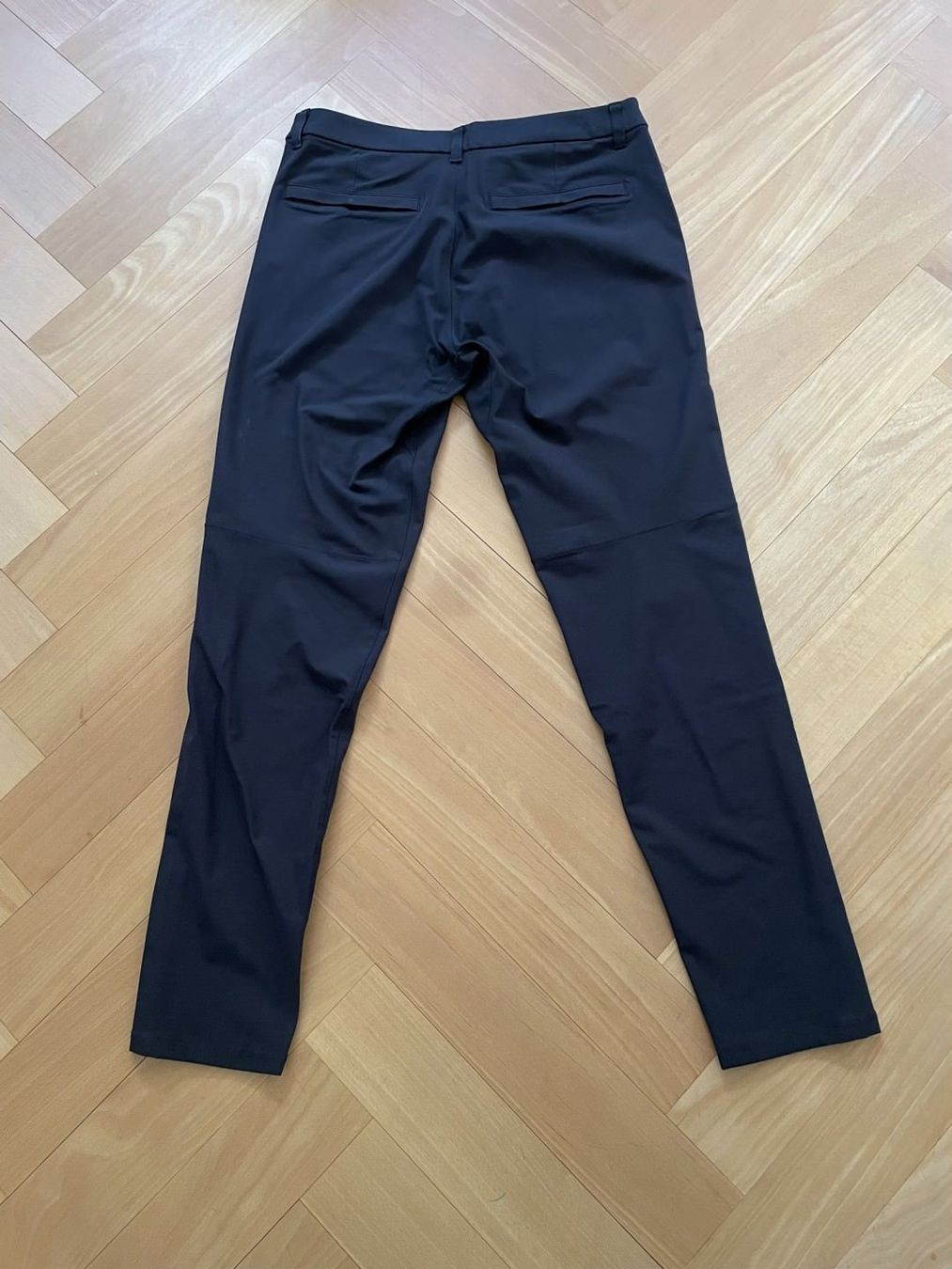 Lululemon Hosen: Golfhose Lululemon – Gebraucht aus Zürich von pba_original 1