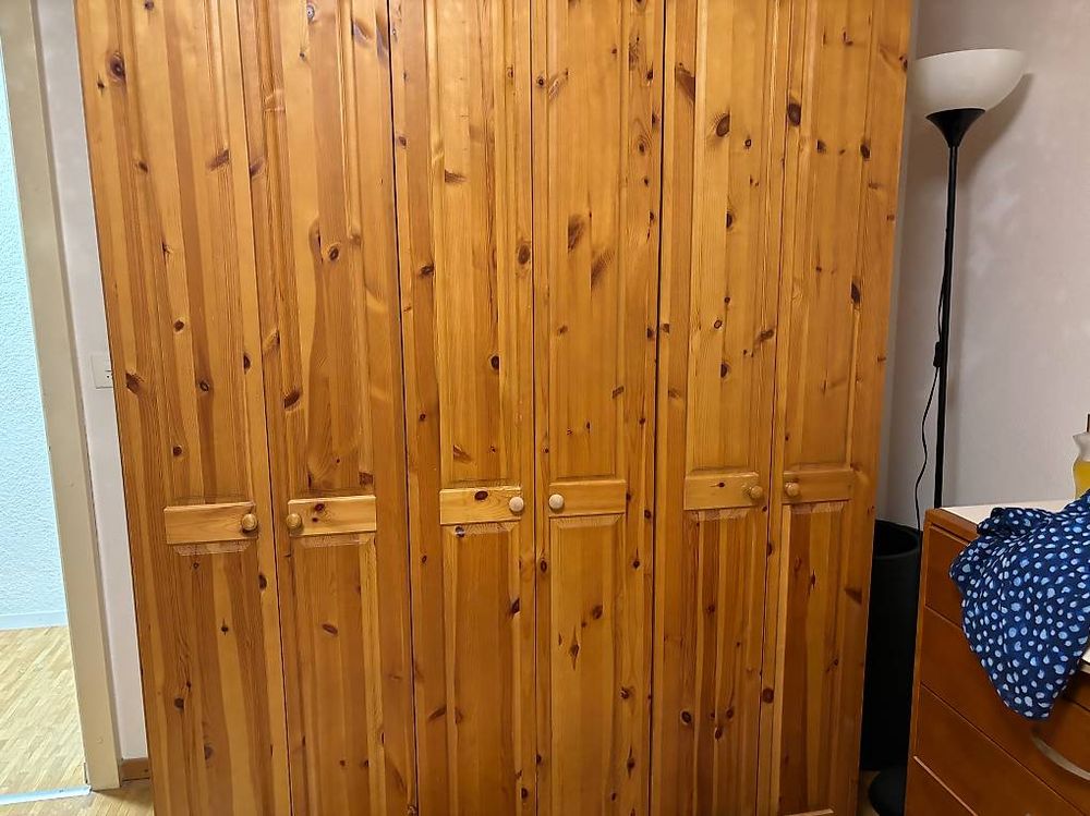 Deux armoires a donner Kaufen auf Ricardo