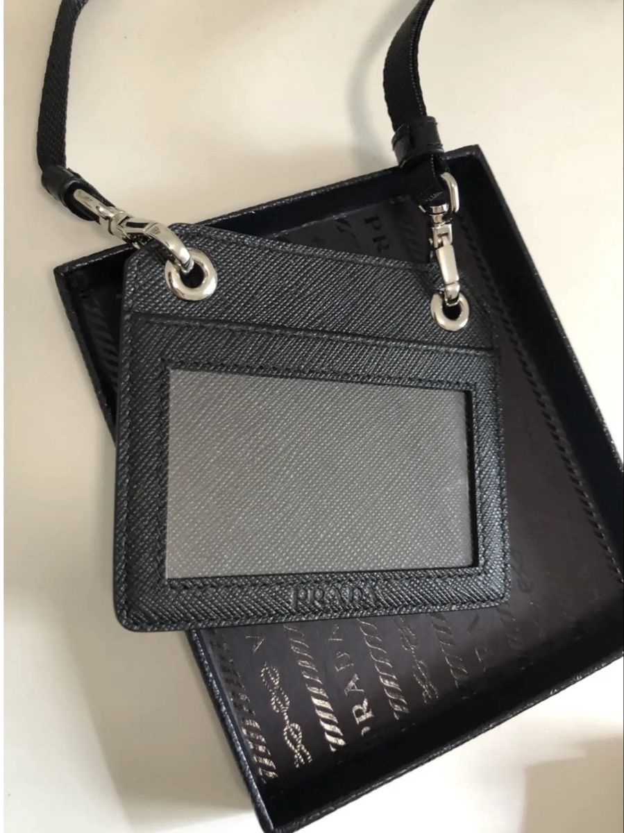 Prada Altro in  Abbigliamento & Accessori: Prada Kartenetui Neck Wallet Saffiano Leder Schwarz – Nuovo (secondo la descrizione) da Zürich venduto da Recode.Fashion 3
