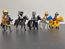 Playmobil Set mit Rittern auf Pferden