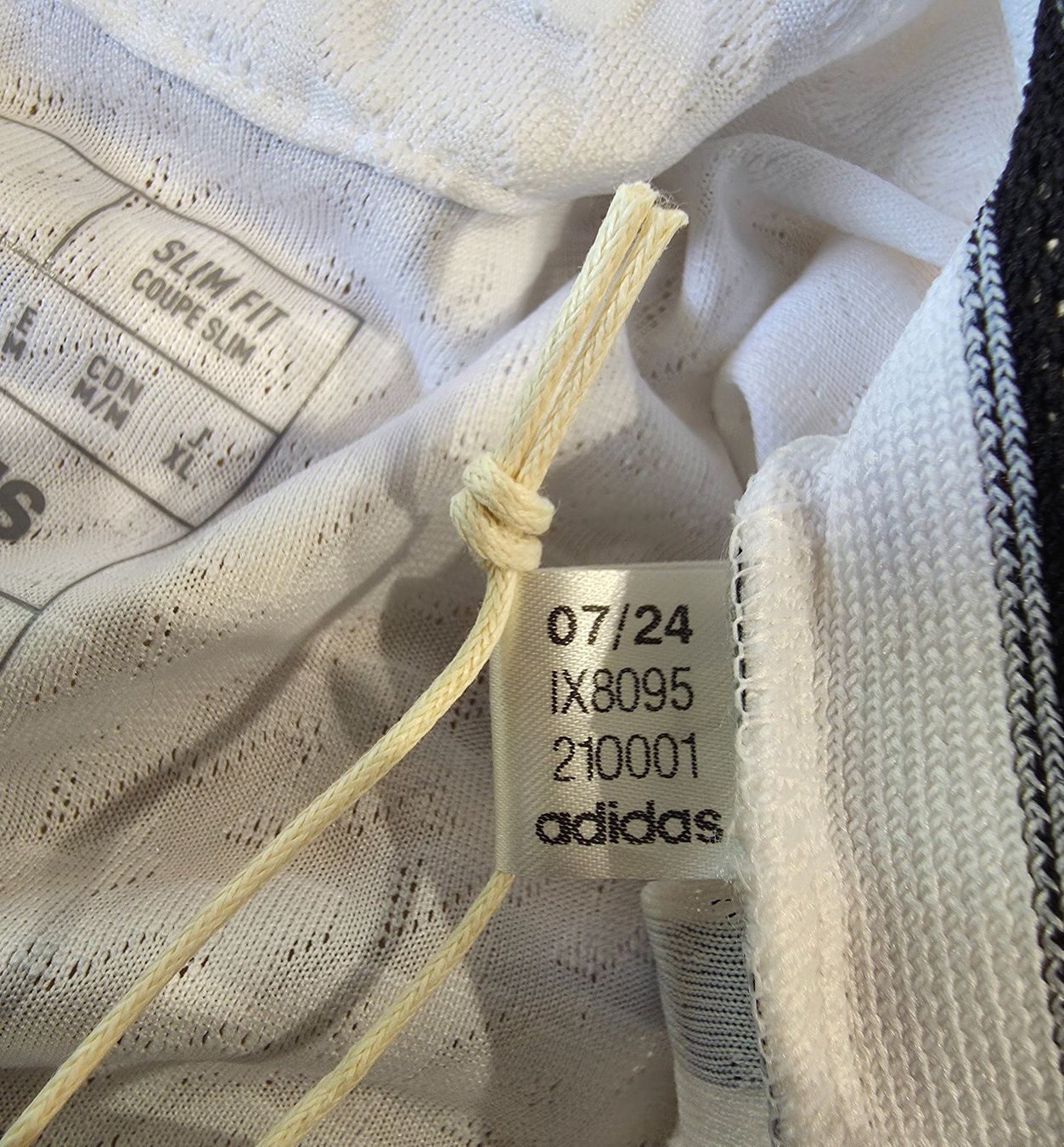Adidas Canottiere & Pantaloni: Real Madrid adidas Herren Trikot, gr. M, neu, Gratisversand – Nuovo e nell'imballaggio originale da Lostorf venduto da Montymonk 4