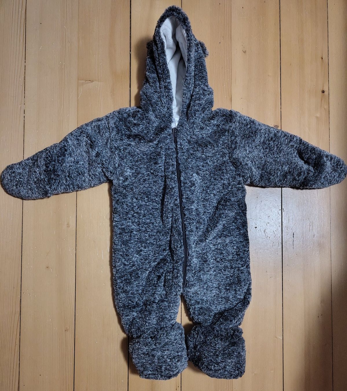 Vestes & Manteaux: Combinaison chaude bébé 6 mois – D'occasion à Conthey par Dolphin.90