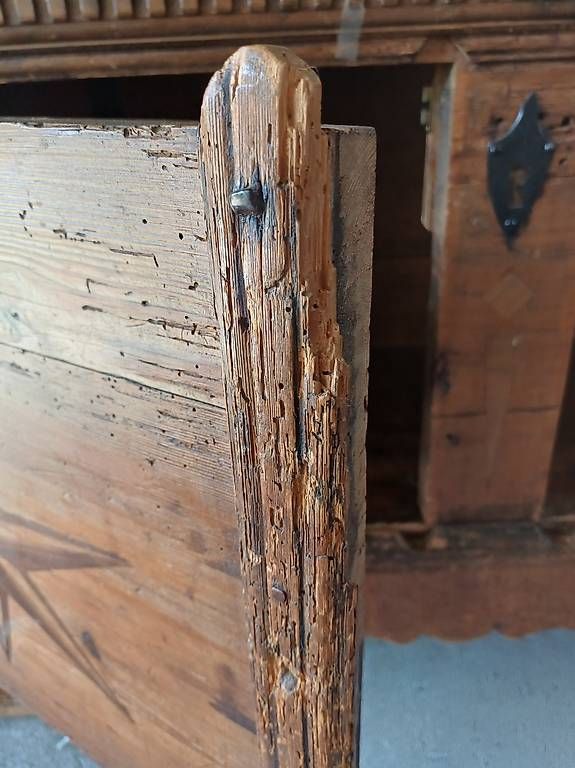 Articoli in legno: Altes Möbeli – Difettoso da Bolligen venduto da cot_877z