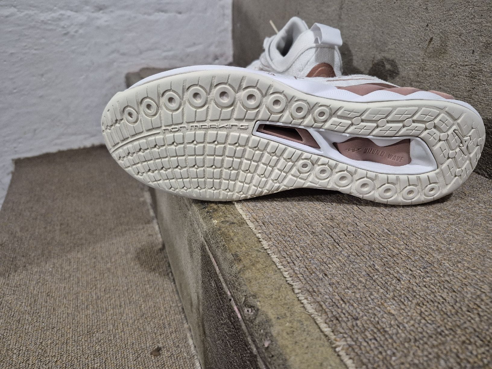 Scarpe da uomo: Mizuno hallenschuhe – Usato da Winterthur venduto da Lumi11 2