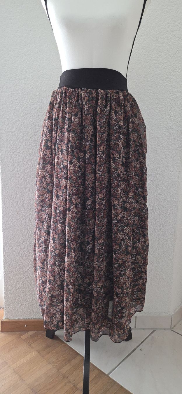 Gonne: Sommerlicher Midirock mit Blumenmuster, one size – Usato da Näfels venduto da CH.Kchlineknopf