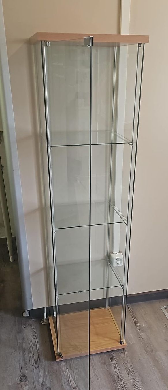 Vitrines: Glasvitrine – D'occasion à Walchwil par phi_wpp6