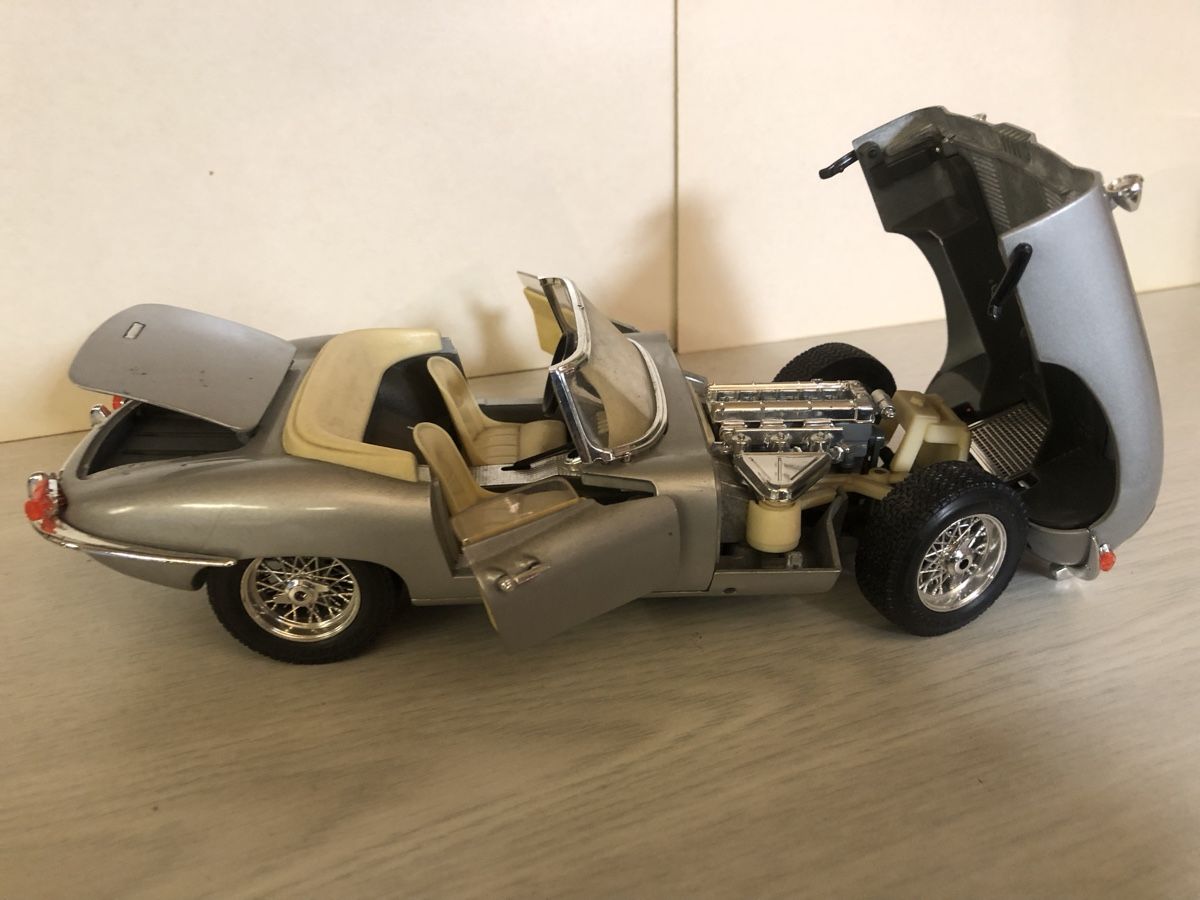 Bburago Modellini d'auto: Jaguar Typ E Cabriolet 1/18. Buraco – Usato da Belp venduto da Kbasic 1