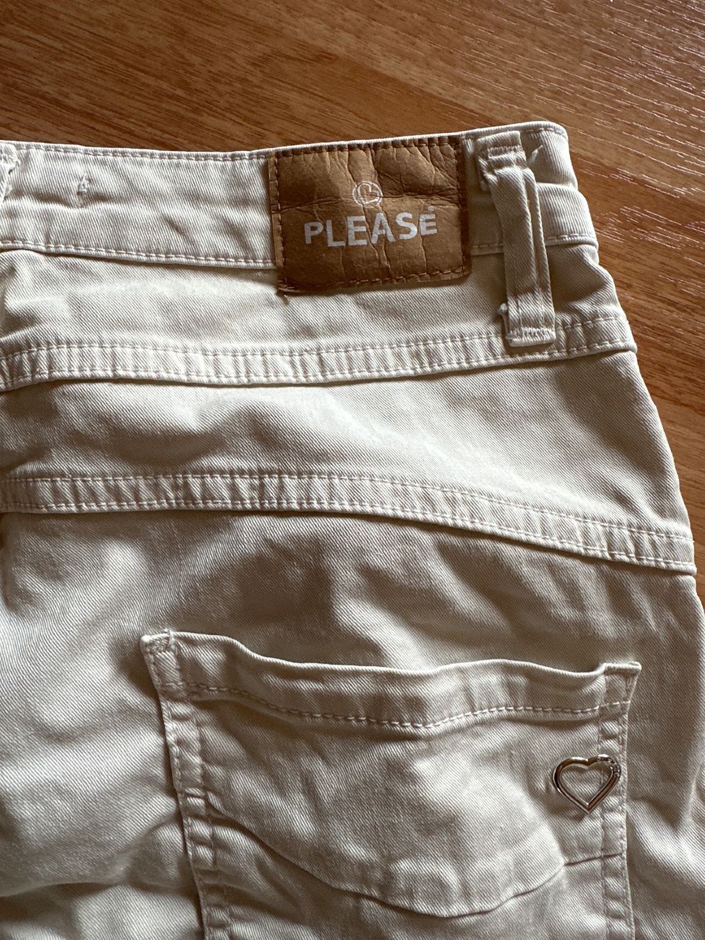 Please Jeans Pantaloni: Please Hose, Gr. XS beige einf. Bundweite ca. 36 cm – Usato da Wald AR venduto da sar_x867 3